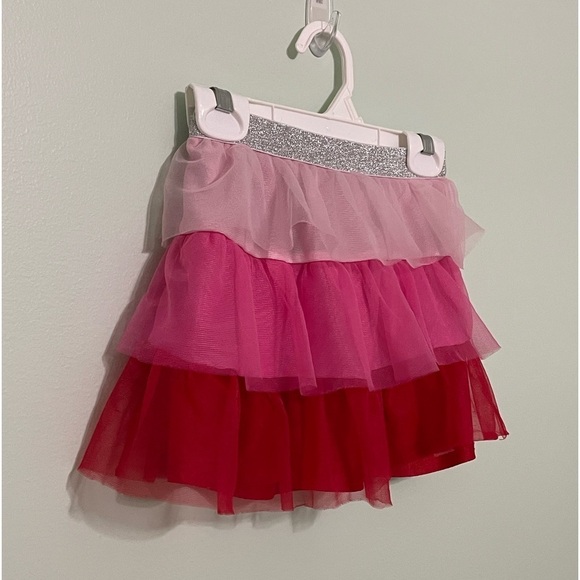 Cute size 4T skirt with layers of pinks and red with a silver sparkly waist band - Picture 2 of 3